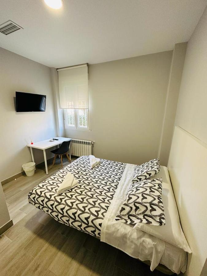 Hospedaje Cuatro Vientos Madrid Buitenkant foto