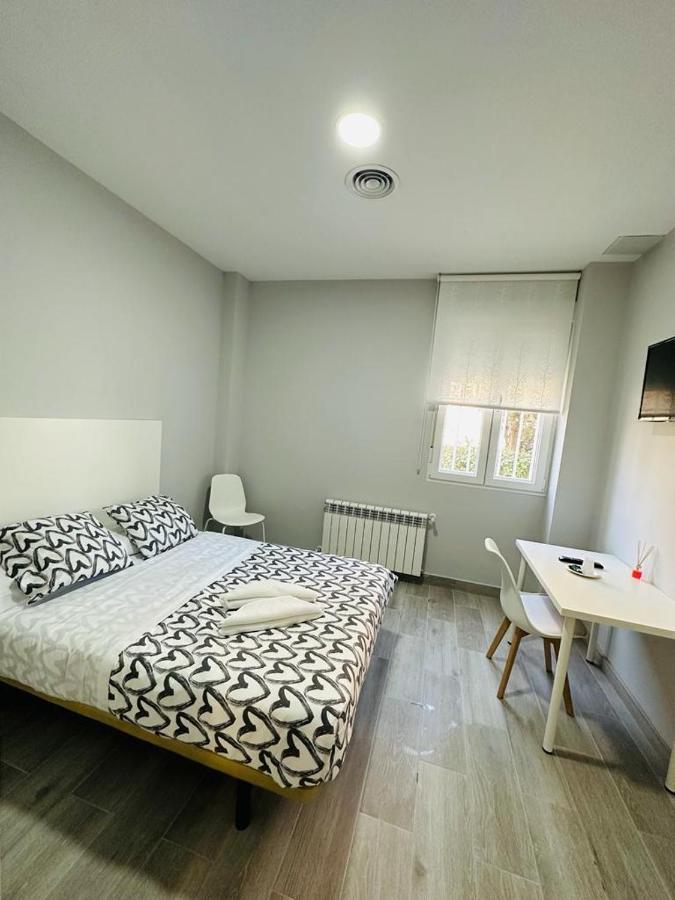 Hospedaje Cuatro Vientos Madrid Buitenkant foto