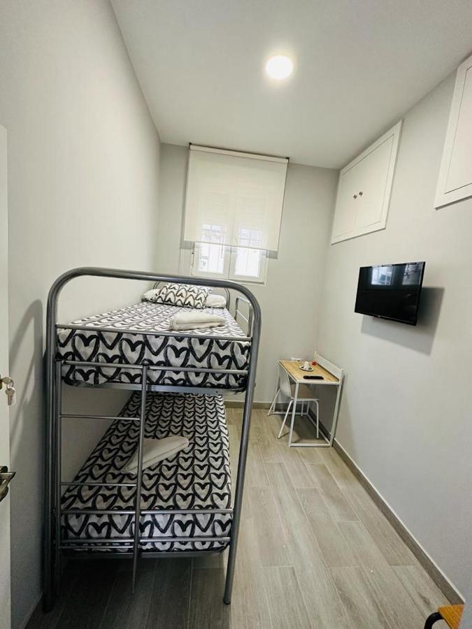 Hospedaje Cuatro Vientos Madrid Buitenkant foto